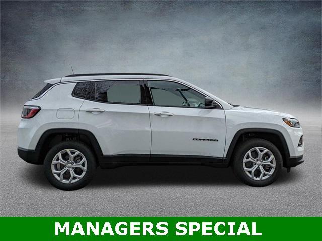 2024 Jeep Compass COMPASS LATITUDE 4X4