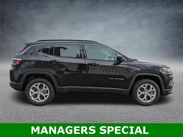 2024 Jeep Compass COMPASS LATITUDE 4X4