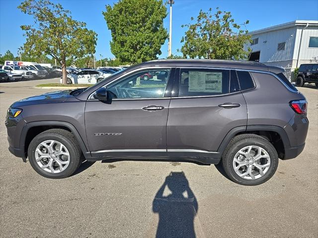 2024 Jeep Compass COMPASS LATITUDE 4X4