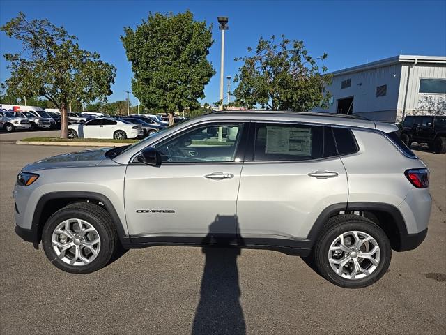 2024 Jeep Compass COMPASS LATITUDE 4X4