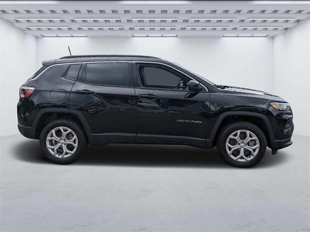 2024 Jeep Compass COMPASS LATITUDE 4X4