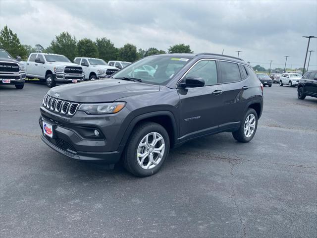 2024 Jeep Compass COMPASS LATITUDE 4X4