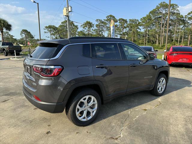 2024 Jeep Compass COMPASS LATITUDE 4X4