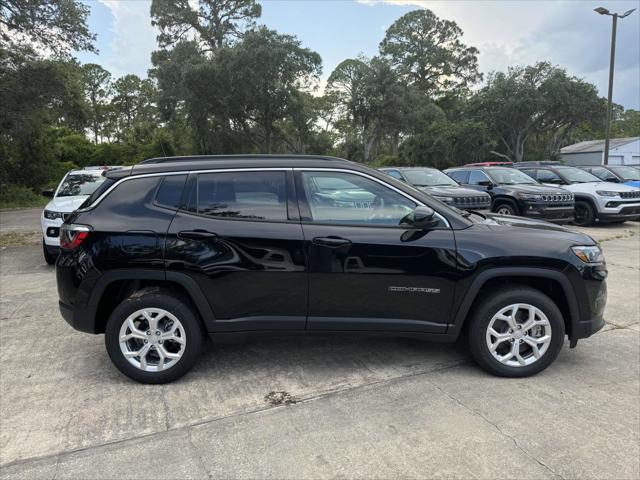 2024 Jeep Compass COMPASS LATITUDE 4X4