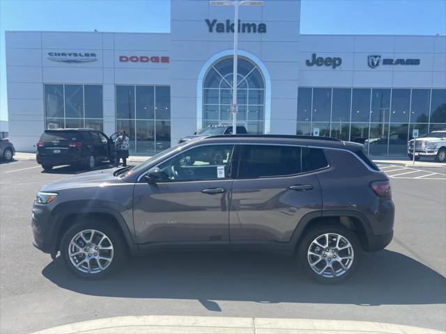 2024 Jeep Compass COMPASS LATITUDE LUX 4X4