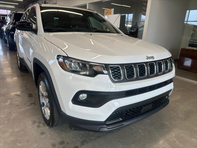 2024 Jeep Compass COMPASS LATITUDE LUX 4X4