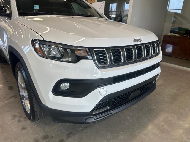 2024 Jeep Compass COMPASS LATITUDE LUX 4X4