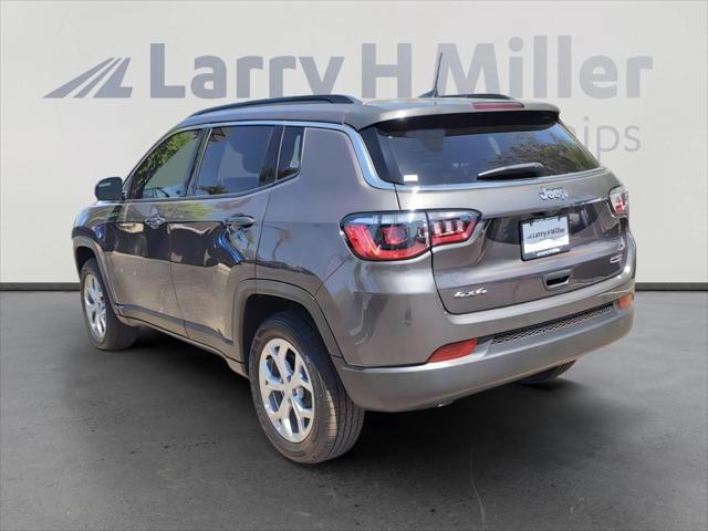 2024 Jeep Compass COMPASS LATITUDE 4X4