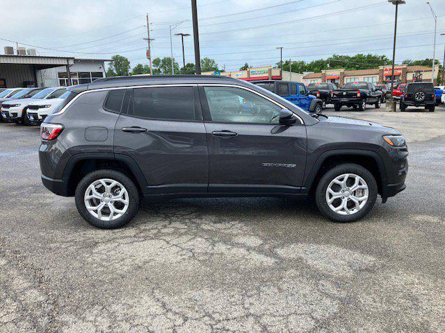 2024 Jeep Compass COMPASS LATITUDE 4X4