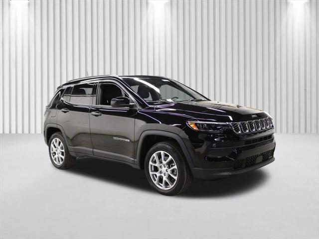 2024 Jeep Compass COMPASS LATITUDE LUX 4X4