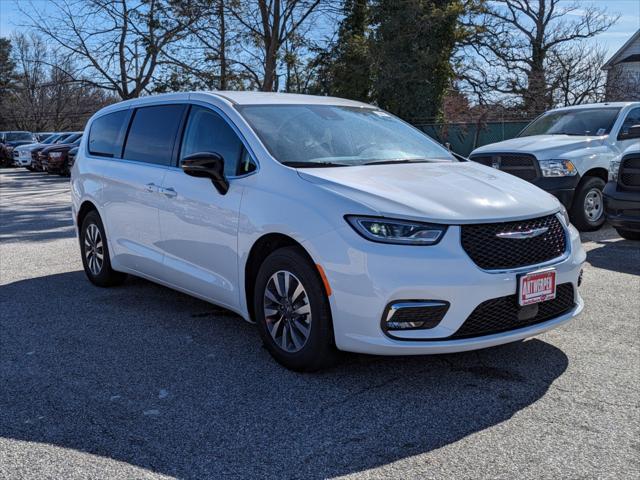 2024 Chrysler Pacifica Hybrid PACIFICA PLUG-IN HYBRID SELECT