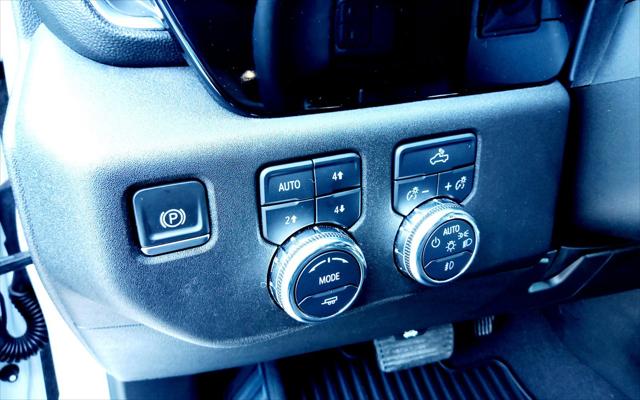 2024 GMC Sierra 1500 4WD Crew Cab Short Box Elevation with 3SB
