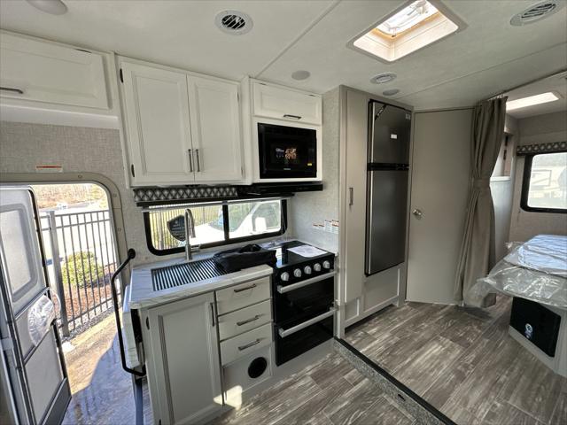 2024 Ford E-350 Cutaway 24VT