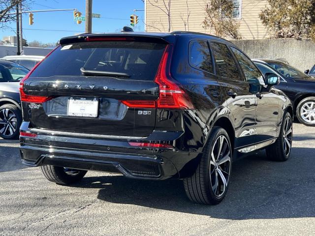 2024 Volvo XC60 B5 Ultimate Dark Theme