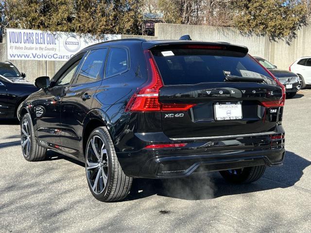 2024 Volvo XC60 B5 Ultimate Dark Theme