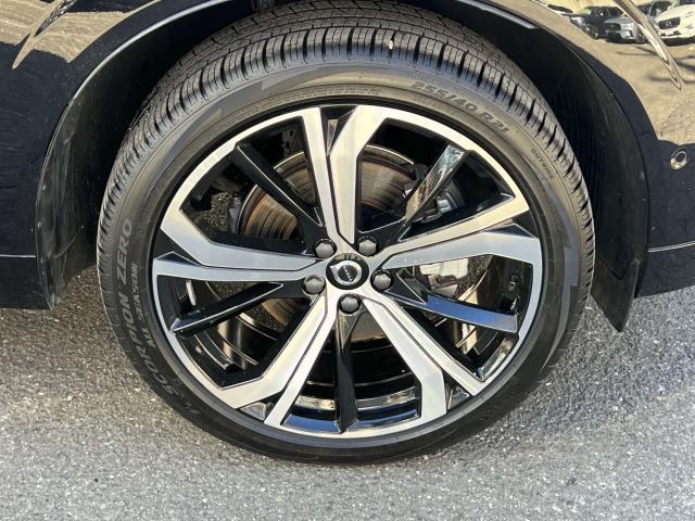 2024 Volvo XC60 B5 Ultimate Dark Theme