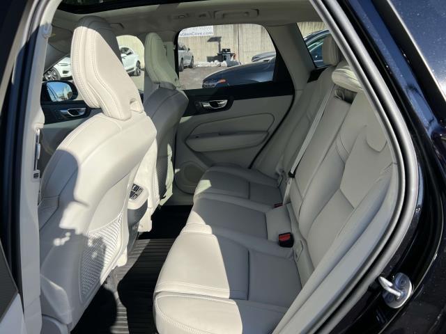2024 Volvo XC60 B5 Ultimate Dark Theme