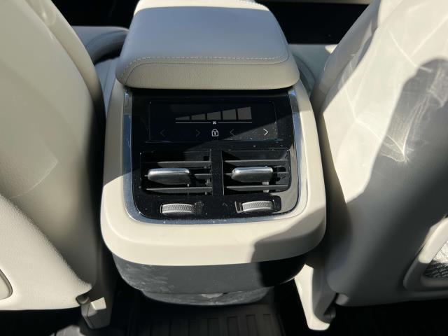 2024 Volvo XC60 B5 Ultimate Dark Theme