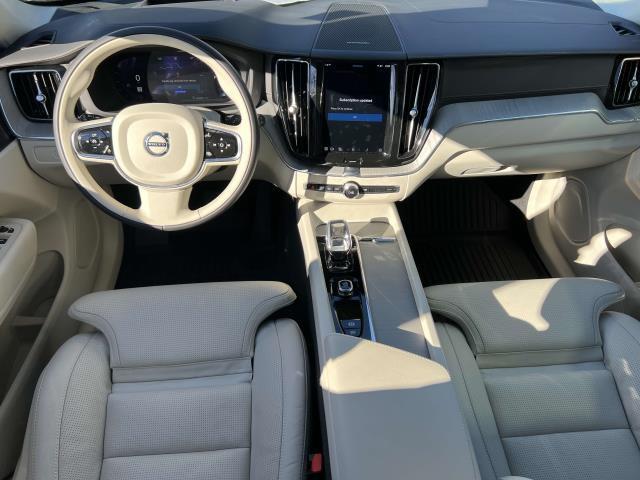 2024 Volvo XC60 B5 Ultimate Dark Theme