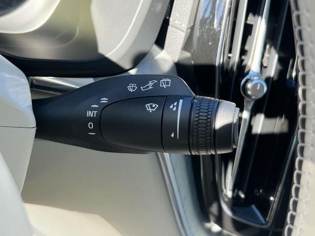 2024 Volvo XC60 B5 Ultimate Dark Theme
