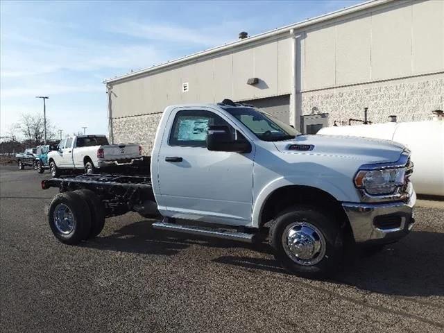 2024 RAM Ram 3500 Chassis Cab RAM 3500 TRADESMAN CHASSIS REGULAR CAB 4X4 60 CA