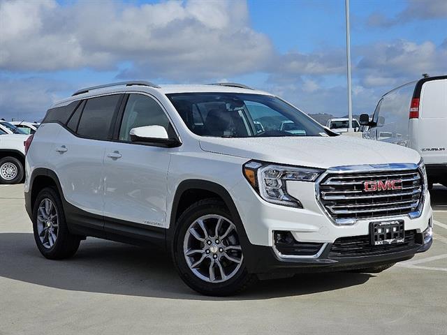 2024 GMC Terrain AWD SLT 2