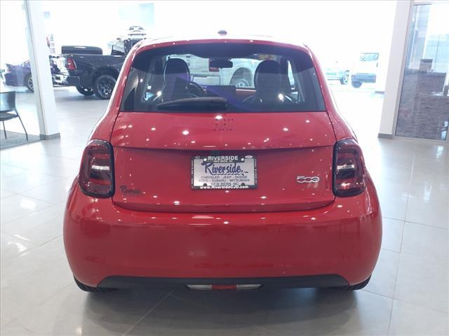 2024 Fiat FIAT 500e 500e INSPI(RED)