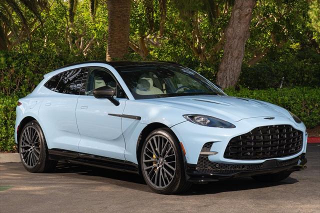 /2023 Aston-Martin DBX