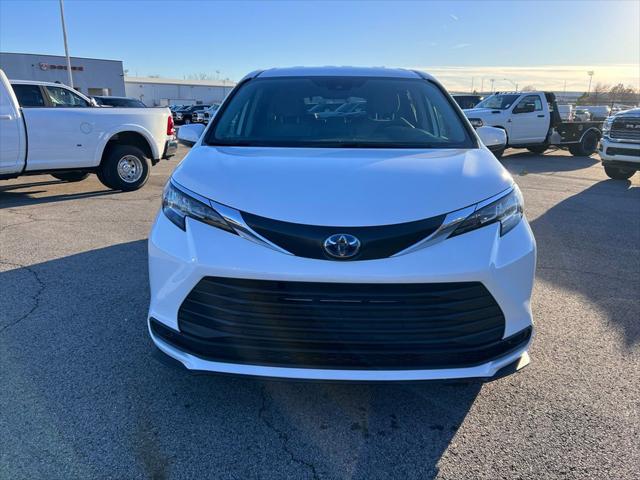 2023 Toyota Sienna LE