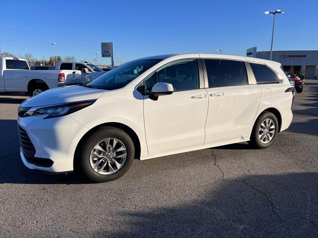 2023 Toyota Sienna LE