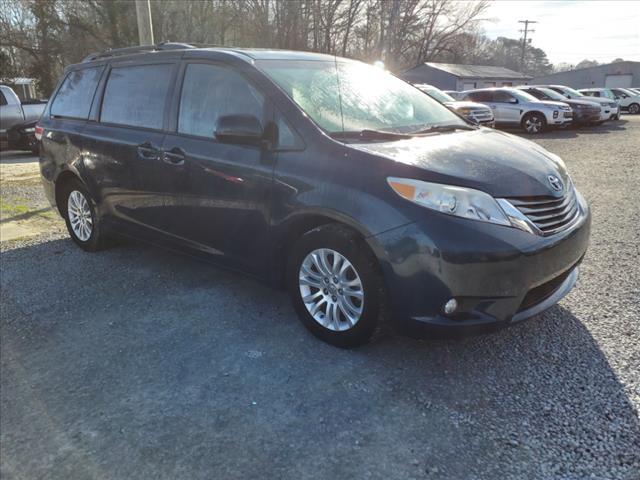 2012 Toyota Sienna XLE 7 Passenger Auto Access Se