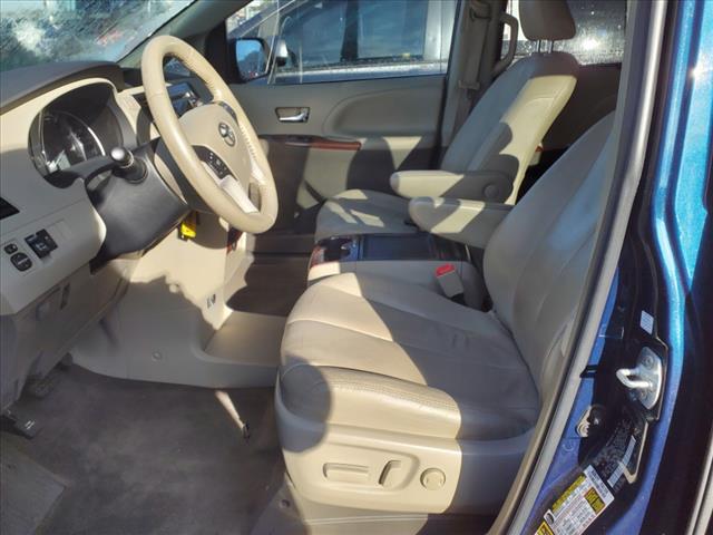 2012 Toyota Sienna XLE 7 Passenger Auto Access Se