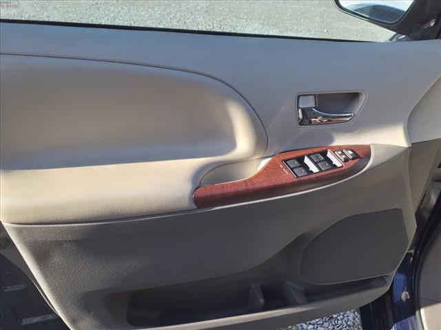 2012 Toyota Sienna XLE 7 Passenger Auto Access Se