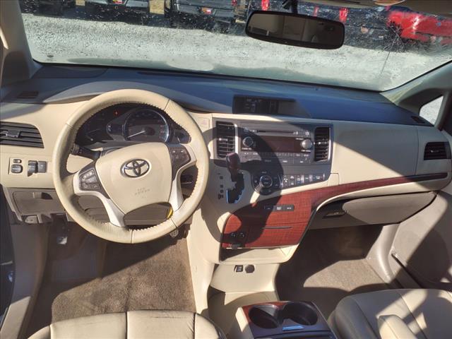 2012 Toyota Sienna XLE 7 Passenger Auto Access Se
