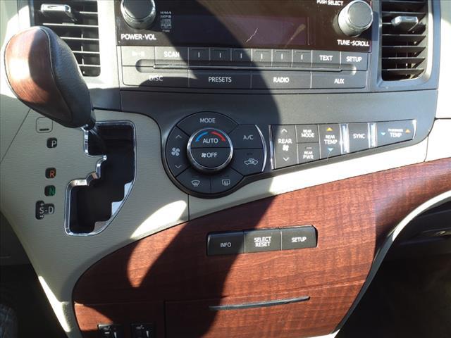 2012 Toyota Sienna XLE 7 Passenger Auto Access Se