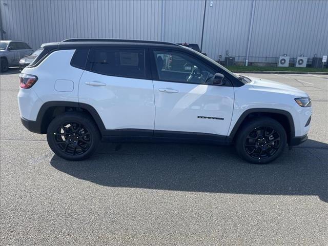 2024 Jeep Compass COMPASS LATITUDE 4X4