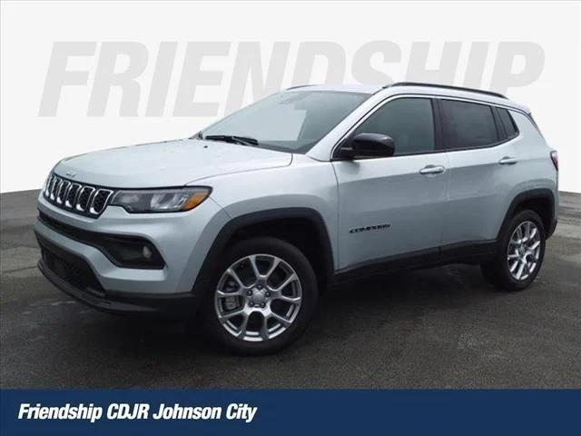 2024 Jeep Compass COMPASS LATITUDE LUX 4X4