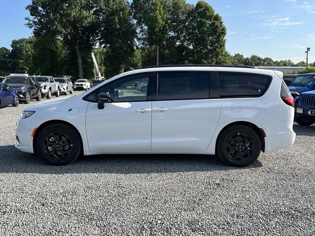 2024 Chrysler Pacifica Hybrid PACIFICA PLUG-IN HYBRID PREMIUM S APPEARANCE