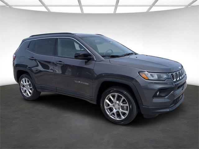 2024 Jeep Compass COMPASS LATITUDE LUX 4X4