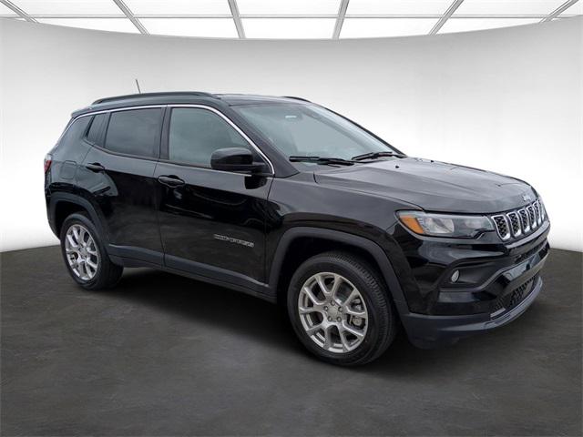 2024 Jeep Compass COMPASS LATITUDE LUX 4X4