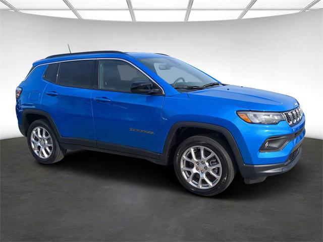 2024 Jeep Compass COMPASS LATITUDE LUX 4X4