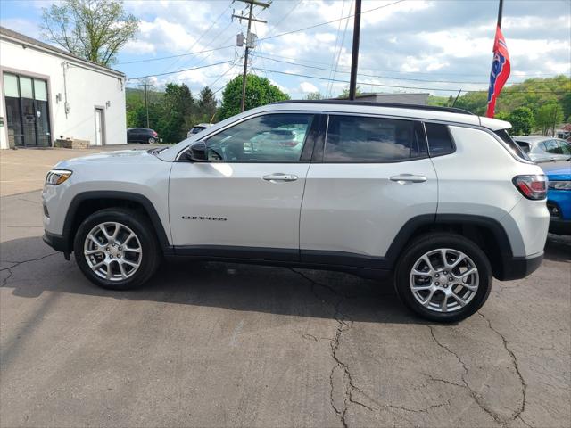 2024 Jeep Compass COMPASS LATITUDE LUX 4X4