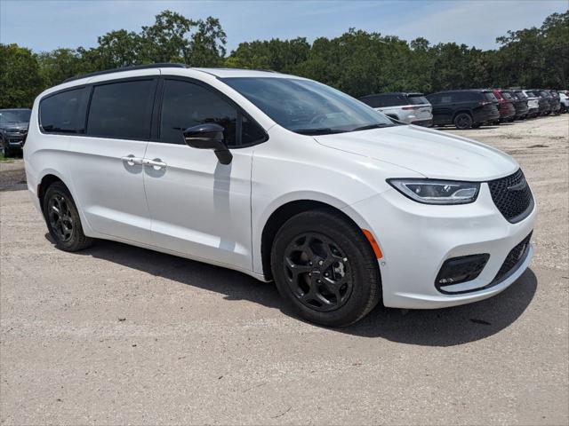 2024 Chrysler Pacifica Hybrid PACIFICA PLUG-IN HYBRID PREMIUM S APPEARANCE