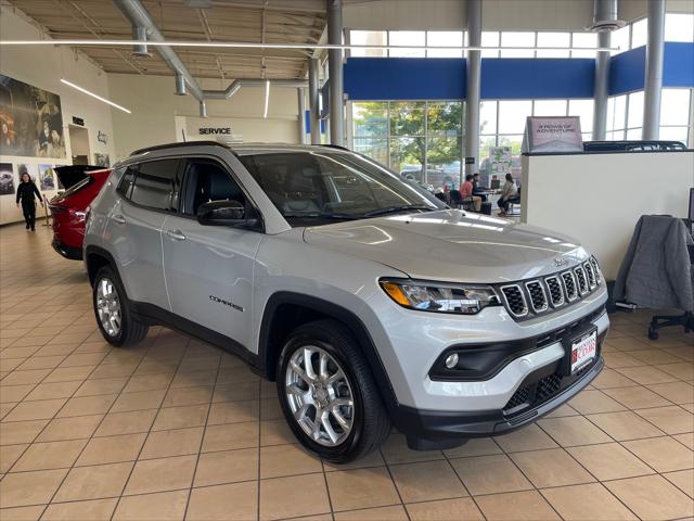 2024 Jeep Compass COMPASS LATITUDE LUX 4X4