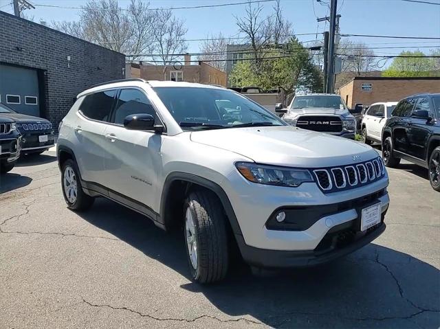 2024 Jeep Compass COMPASS LATITUDE 4X4