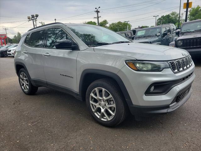 2024 Jeep Compass COMPASS LATITUDE LUX 4X4