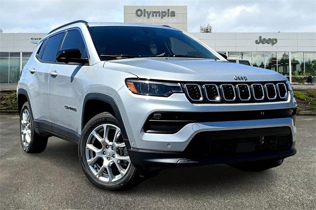 2024 Jeep Compass COMPASS LATITUDE LUX 4X4