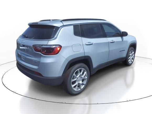 2024 Jeep Compass COMPASS LATITUDE LUX 4X4