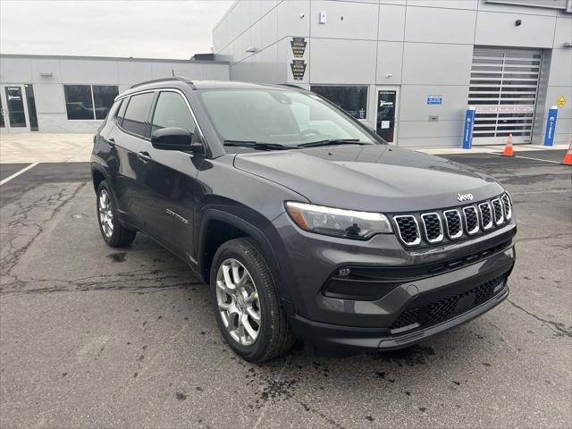 2024 Jeep Compass COMPASS LATITUDE LUX 4X4