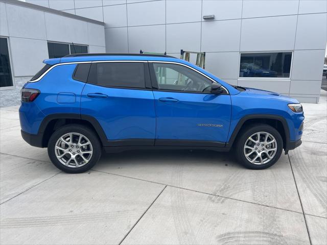 2024 Jeep Compass COMPASS LATITUDE LUX 4X4